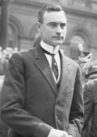 John_Purroy_Mitchel_on_May_11,_1914_at_the_memorial_for_the_Veracruz_dead.png