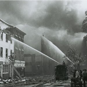 FDNY Bushwick is Burning 1977.jpg