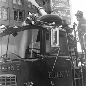 FDNY Super Pumnper Tender at Manh. 7th Alarm .jpg