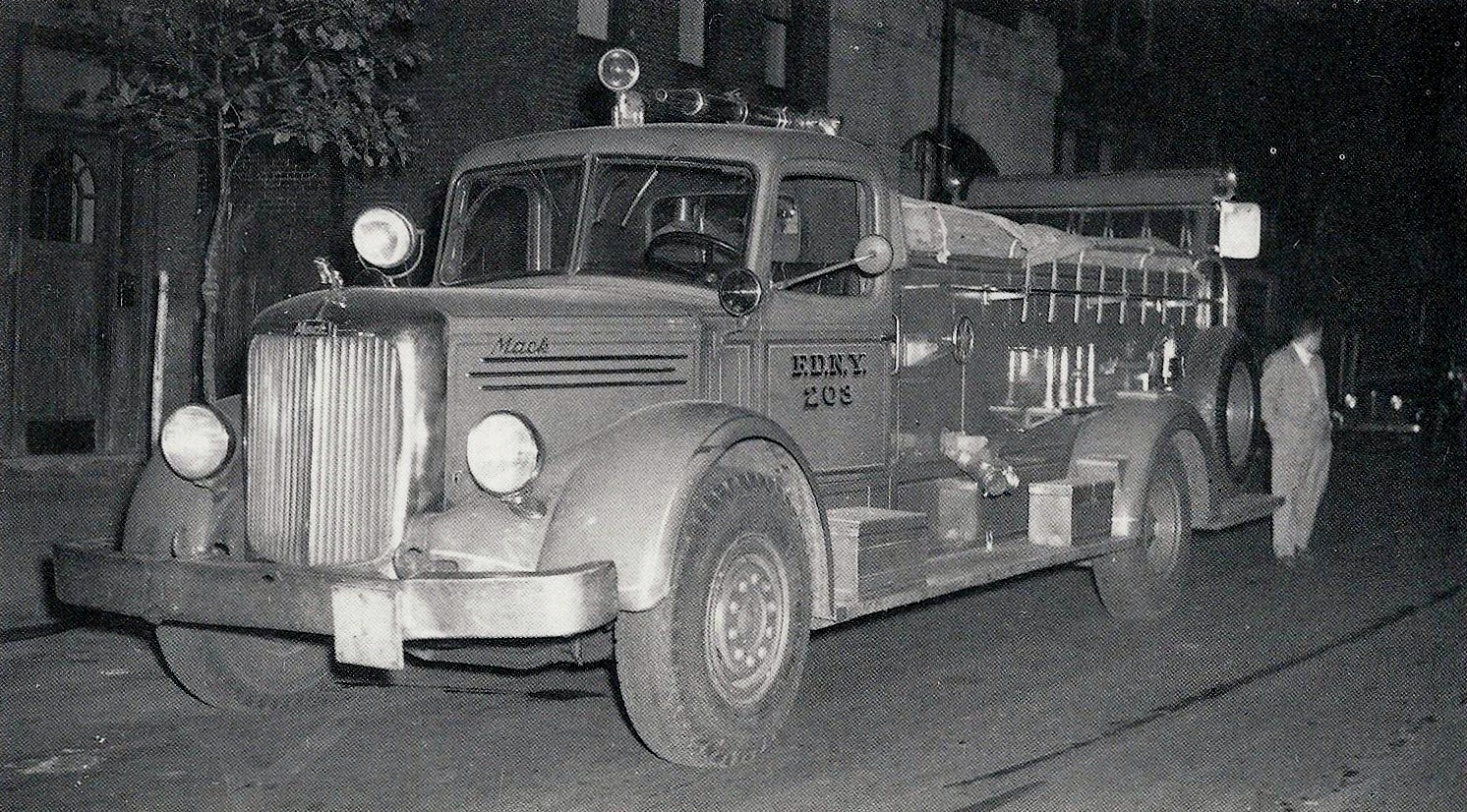 E 203 ap 1940s.jpg