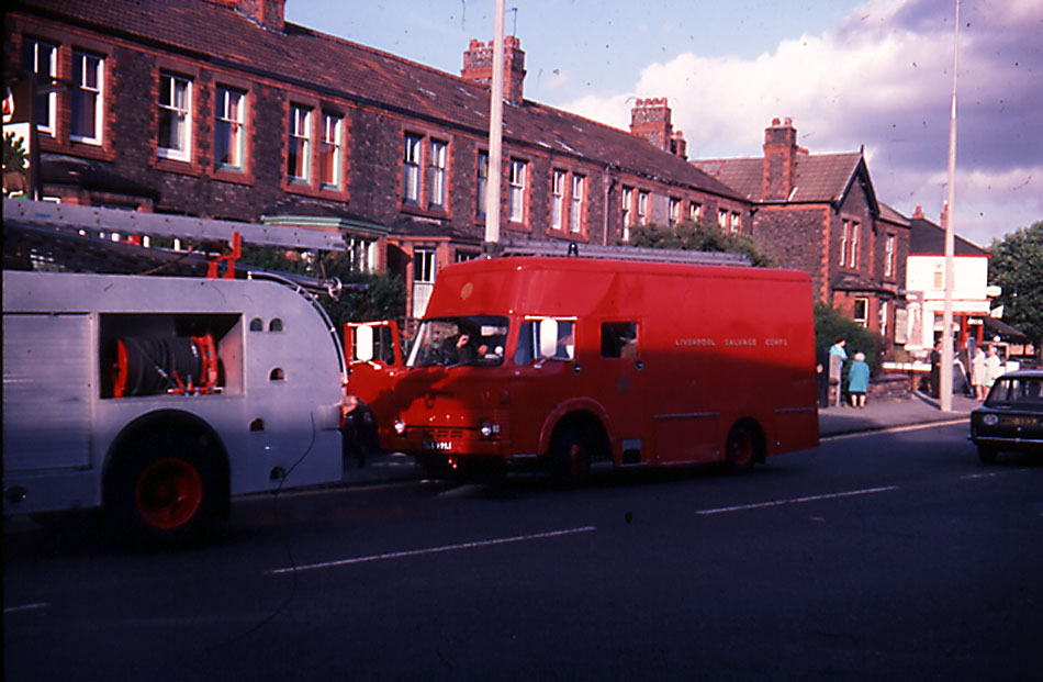 Merseyside Fire Engines 198.jpg